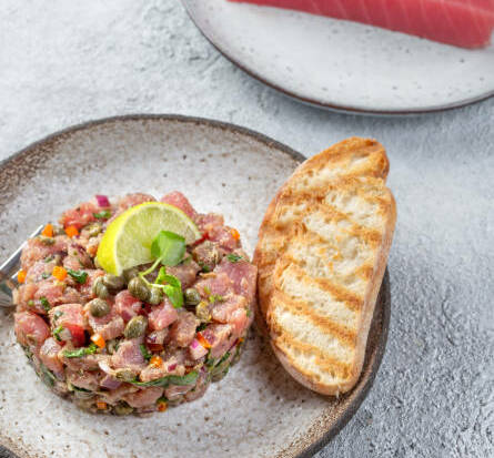 Tartare de thon coupé main